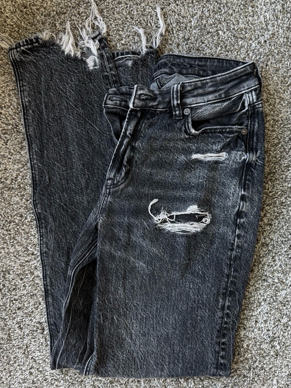 American Eagle Women’s Black Distressed Ripped Jeans